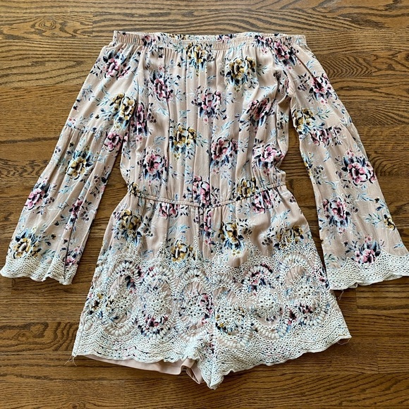 Long sleeve off the shoulder floral and lace romper - Picture 1 of 6